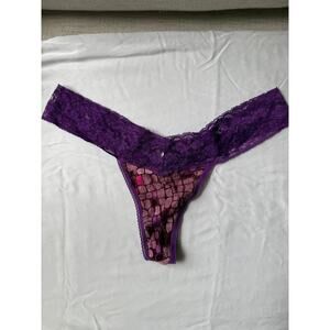 NWOT Vintage Daisy Fuentes Purple Lace Thong Panty Floral Lace Stretch Size L